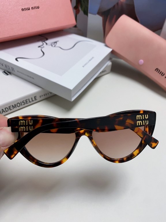 miumiu miu miu cat eye sunglasses, exquisite MiuMiu small logo, each big netroots blogger recommended!