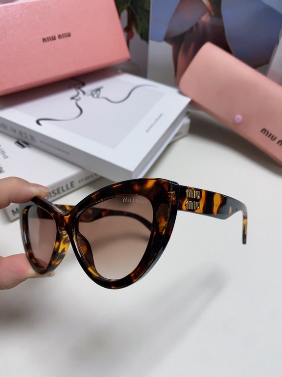 miumiu miu miu cat eye sunglasses, exquisite MiuMiu small logo, each big netroots blogger recommended!