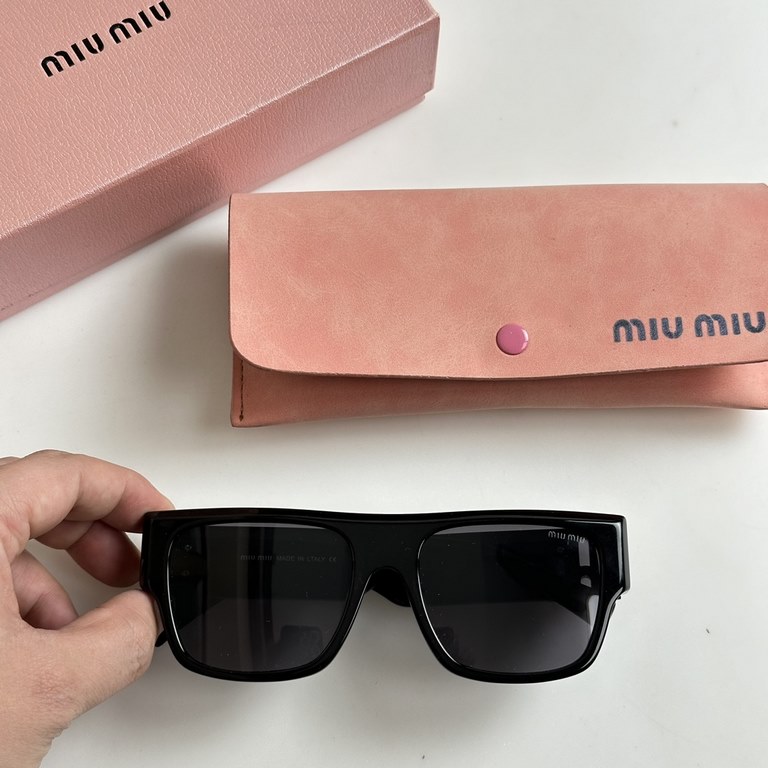 flush color arrives    MIU MIUMODELSMU10WSIZE55port19-135