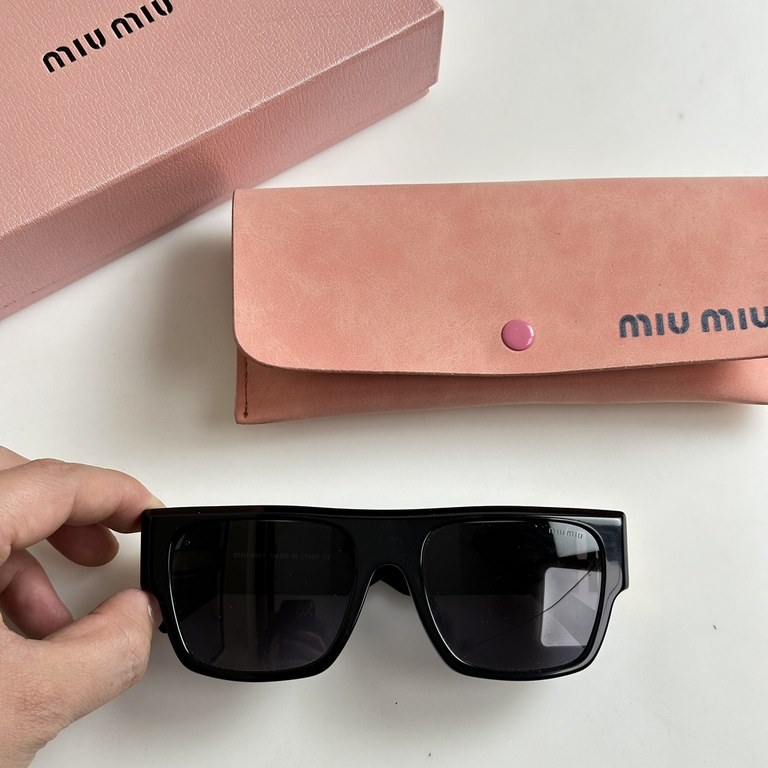 flush color arrives    MIU MIUMODELSMU10WSIZE55port19-135