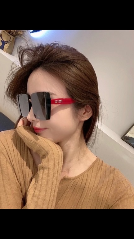 [miumiu polarized]  2023 new   fashionable and elegant sunglasses for women Sunglasses   to create a calm frame, the classic version of the combination of the new creative   inadvertently radiate a superb and extraordina