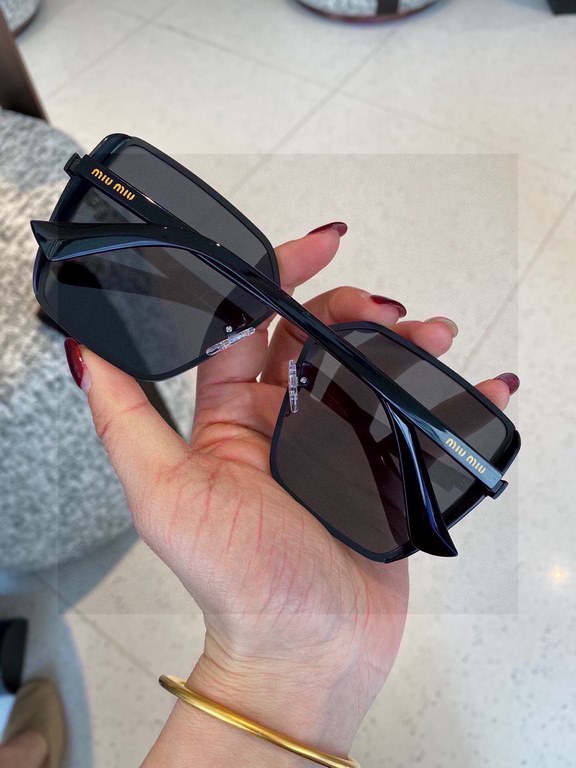 [miumiu polarized]  2022 new   fashionable and elegant sunglasses for women sunglasses   to create a calm frame, the classic version of the combination of the new creative   inadvertently radiate a superb and extraordina