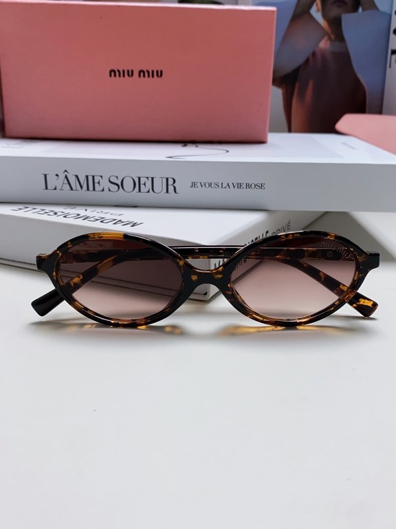 MIUMIU Miu Miu Zhang Yuanying models book nerd retro small round frame sunglasses for men and women 2024 new high-level sense of sunglasses sunshade UV oval street shooting