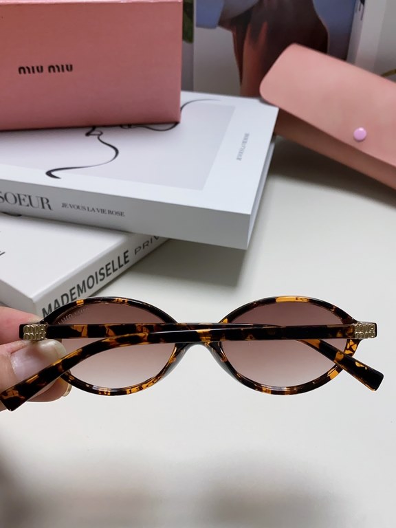 MIUMIU Miu Miu Zhang Yuanying models book nerd retro small round frame sunglasses for men and women 2024 new high-level sense of sunglasses sunshade UV oval street shooting