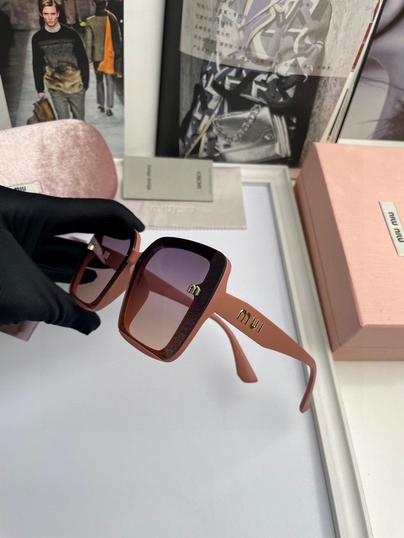 . NewBrand,   Miu Miu miumiu women's polarized sunglasses   TR frames   Imported Polaroid HD polarized lenses, metal logo inlaid temples, high-end customized design, wear a super model, travel and driving essentials. (No