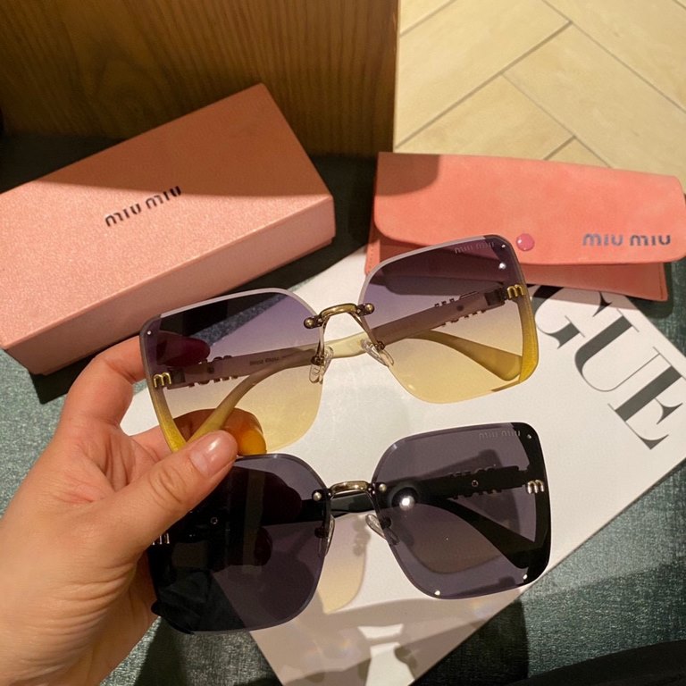 Pmiumiu large frame polarized sunglasses Netroots celebrities street shooting must-have collocation [Celebration] Fashion Trend (1002)