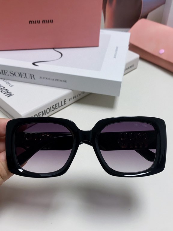 MiuMiu fallacy 2024 new spell large frame square sunglasses European and American millennial hottie retro female ins net red street shooting high quality sunglasses ladies sunglasses