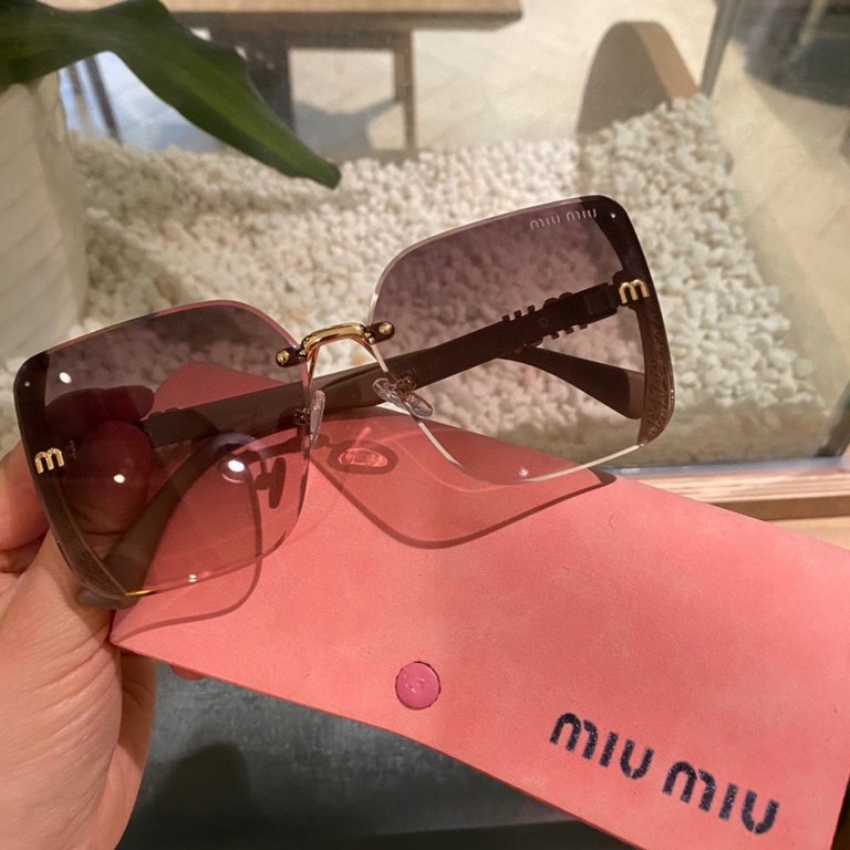 Pmiumiu large frame polarized sunglasses Netroots celebrities street shooting must-have collocation [Celebration] Fashion Trend (1002)