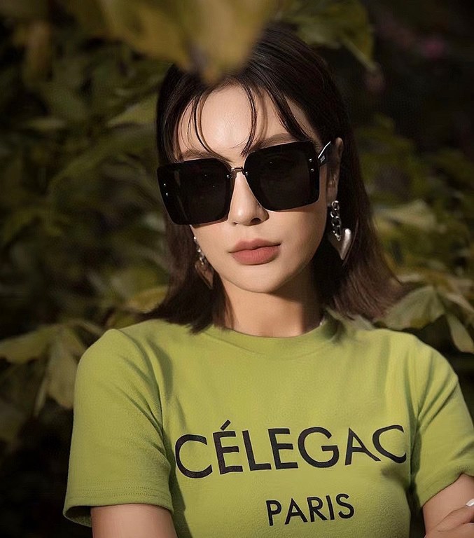 MIUMIU  Miu Miu    2023 spring new models   shiny new models bright debut     sunglasses tide fine personality design simple fashion counter quality worth having absolutely tide explosion Enhance the personal taste of th