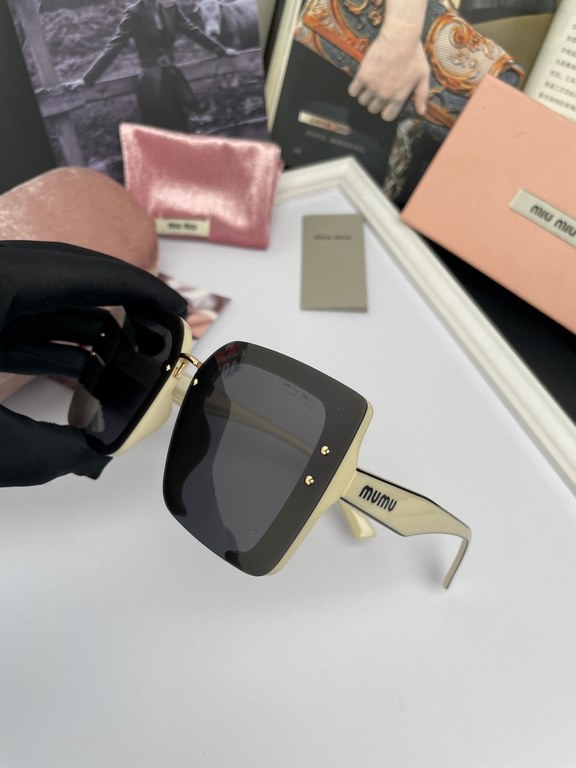 . Brand,   Miu Miu miumiu women with the same original single polarized sunglasses   TR90 slice frame   Imported Polaroid HD polarized lenses. Large frame fashion sunglasses  , high-end mirror leg design, the quality is 