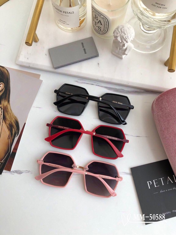 . [miu miu-miumiu] . [Polaroid Resin Polarized Lens] . [Polaroid Resin Lenses]  . . [size 55-19-138,]. . [ 2022 new sunglasses to reduce the burden of glare, blocking harmful rays of radiation,   travel and tourism with 