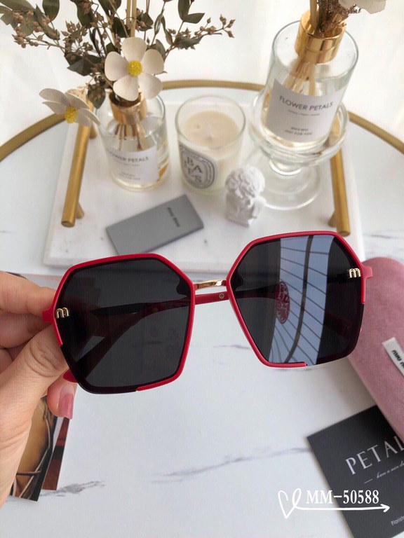 . [miu miu-miumiu] . [Polaroid Resin Polarized Lens] . [Polaroid Resin Lenses]  . . [size 55-19-138,]. . [ 2022 new sunglasses to reduce the burden of glare, blocking harmful rays of radiation,   travel and tourism with 