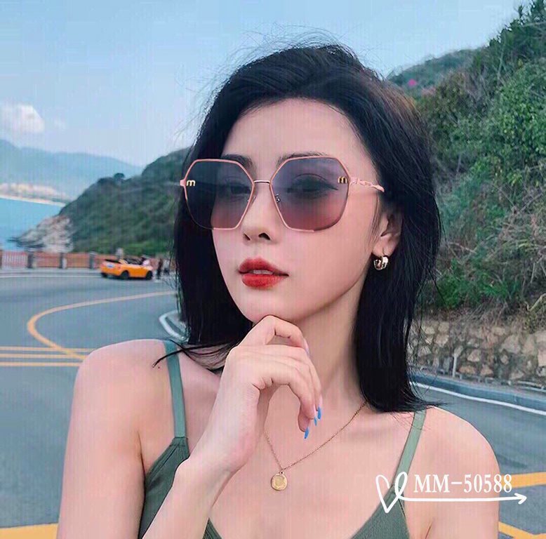 . [miu miu-miumiu] . [Polaroid Resin Polarized Lens] . [Polaroid Resin Lenses]  . . [size 55-19-138,]. . [ 2022 new sunglasses to reduce the burden of glare, blocking harmful rays of radiation,   travel and tourism with 