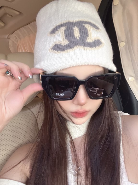 Qi color arrival ~ MIUMIU miu family square sunglasses  SMU07ws 52-19-135Sweet and cool new geometric sense of fashionable sense upBig face round face bb punch Shade sunscreen steady