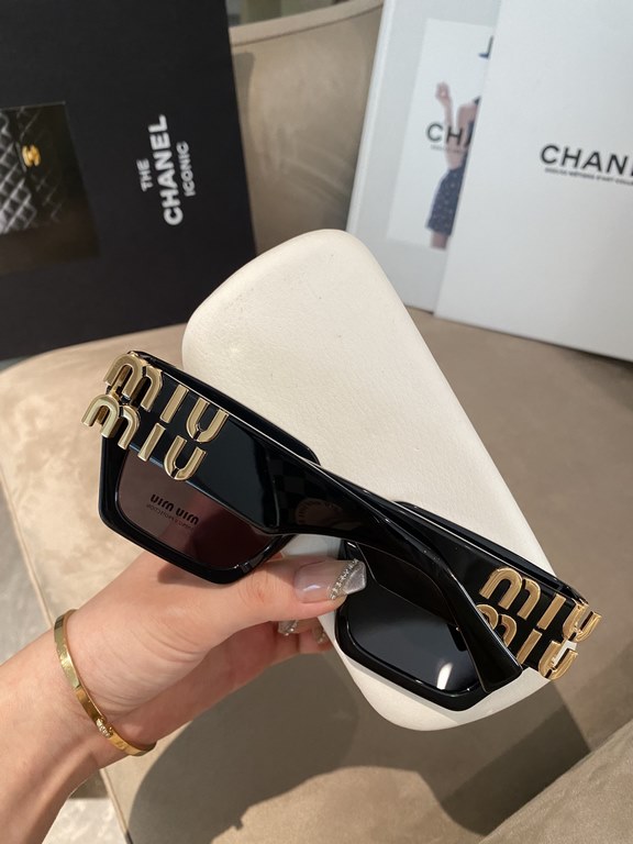 Qi color arrival ~ MIUMIU miu family square sunglasses  SMU07ws 52-19-135Sweet and cool new geometric sense of fashionable sense upBig face round face bb punch Shade sunscreen steady