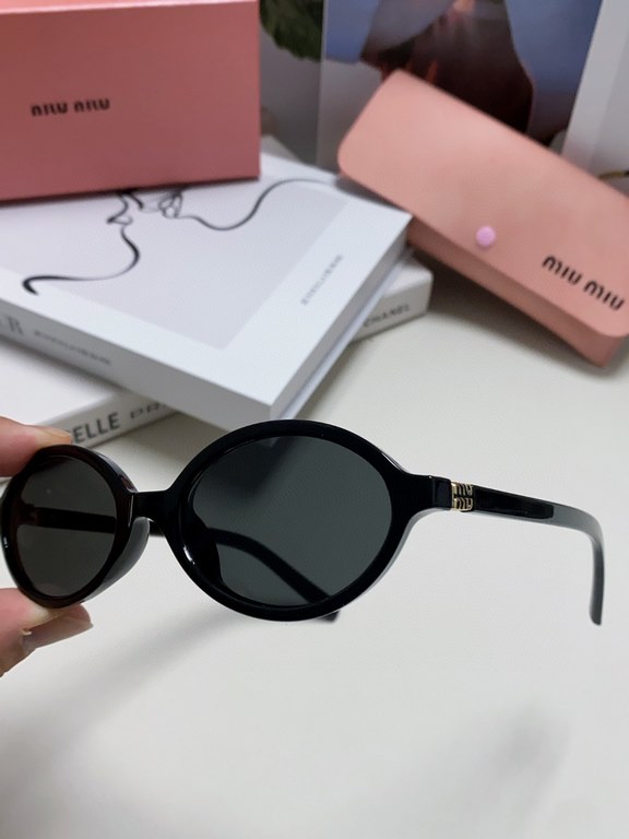 MIUMIU Miu Miu Zhang Yuanying models book nerd retro small round frame sunglasses for men and women 2024 new high-level sense of sunglasses sunshade UV oval street shooting