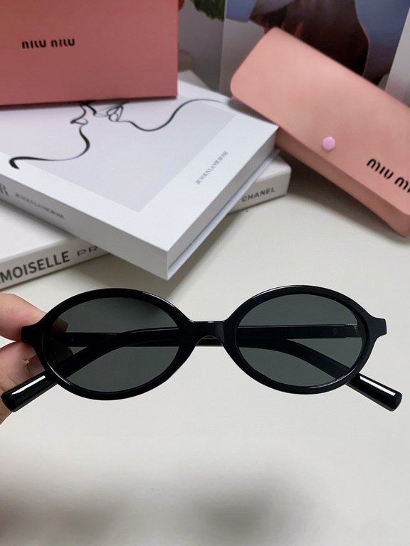 MIUMIU Miu Miu Zhang Yuanying models book nerd retro small round frame sunglasses for men and women 2024 new high-level sense of sunglasses sunshade UV oval street shooting