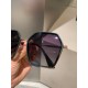 miumiu [tr polarized series].2022 new polarized sunglasses Style many .The classic square frame design is not picky about face shape, no matter with a coat or a dress, it is very elegant.Polarized lenses prevent ultravio