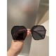 miumiu [tr polarized series].2022 new polarized sunglasses Style many .The classic square frame design is not picky about face shape, no matter with a coat or a dress, it is very elegant.Polarized lenses prevent ultravio