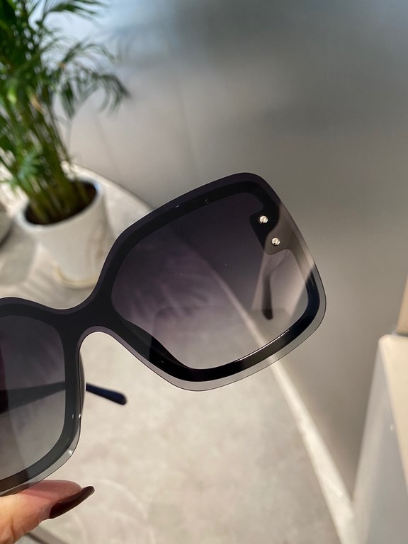 [miumiu polarized]  2022 new   fashionable and elegant sunglasses for women sunglasses   to create a calm frame, the classic version of the combination of the new creative   inadvertently radiate a superb and extraordina