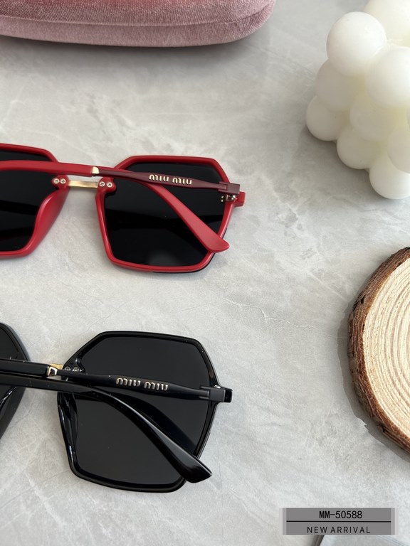 . [miu miu-miumiu] . [Polaroid Resin Polarized Lenses]  . . [Polaroid Resin Polarized Lenses] . [size 55-19-138,]. . [2022 new sunglasses to reduce the burden of glare, blocking harmful rays of radiation,   travel and to