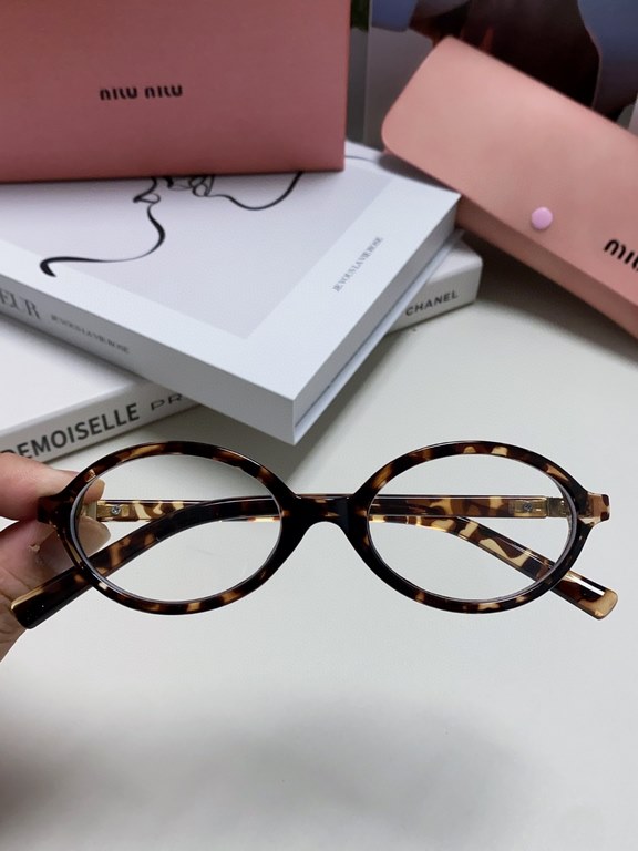 MIUMIU Miu Miu Zhang Yuanying models book nerd retro small round frame sunglasses for men and women 2024 new high-level sense of sunglasses sunshade UV oval street shooting