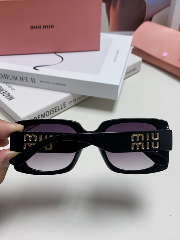 MiuMiu fallacy 2024 new spell large frame square sunglasses European and American millennial hottie retro female ins net red street shooting high quality sunglasses ladies sunglasses