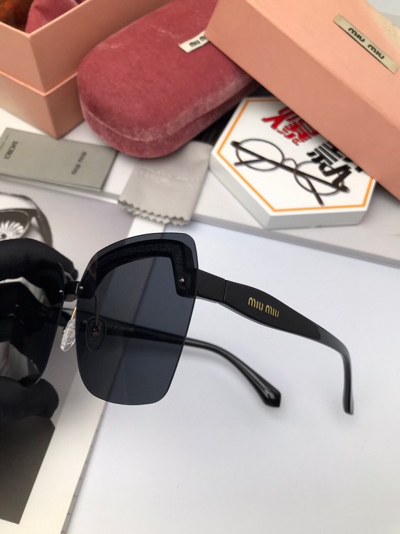 2022 New Brand miumiu  Miu Miu Women's Polarized Sunglasses  TR90 Frame  Imported Poly HD Polarized Lenses,  Color 3 color options. No. 5003