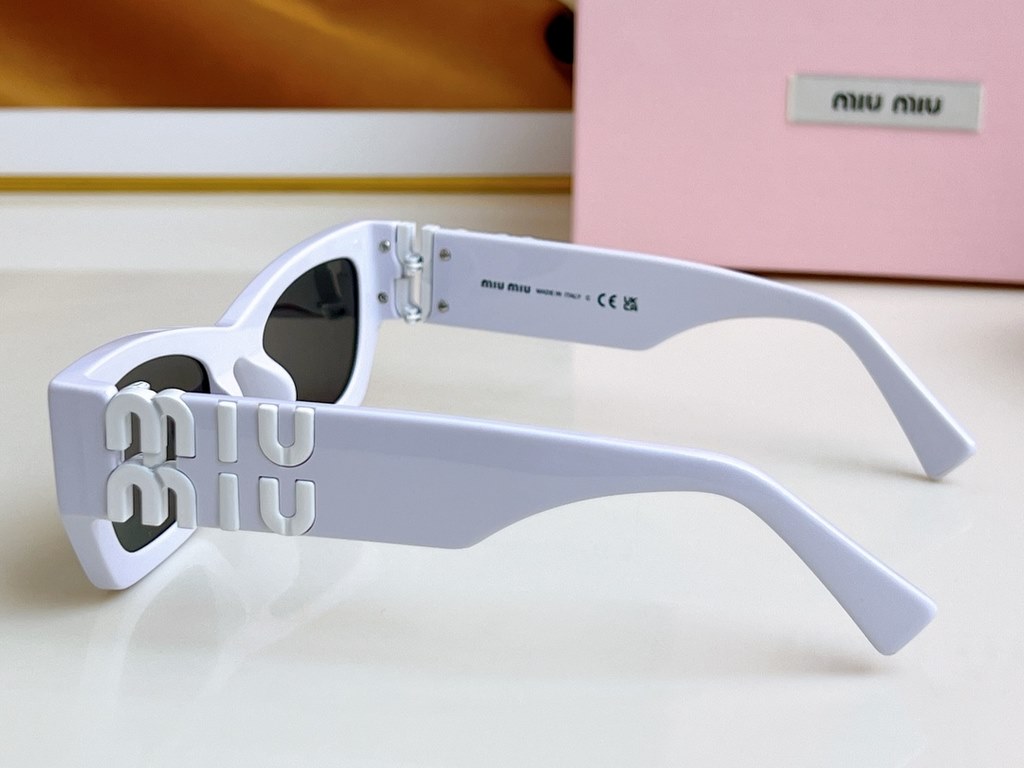 MIUMIU 09W New white color