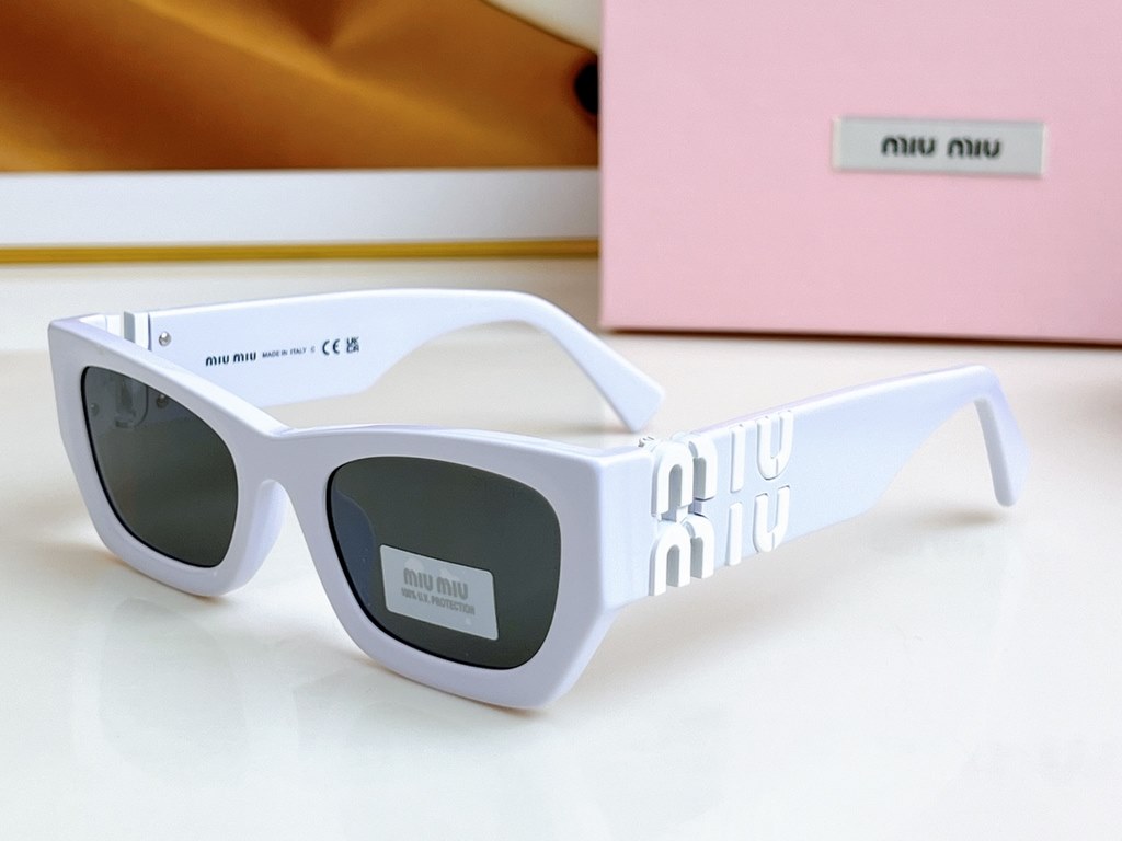 MIUMIU 09W New white color