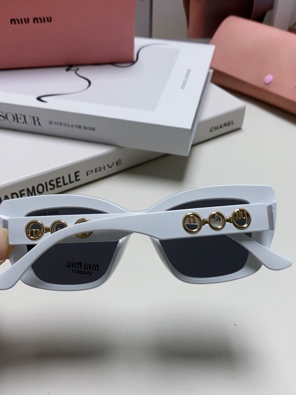 MiuMiu fallacy 2024 new Europe and the United States new fashion sunscreen cat's eye women's sunglasses trend senior sense of popularity of Ms. sunglasses