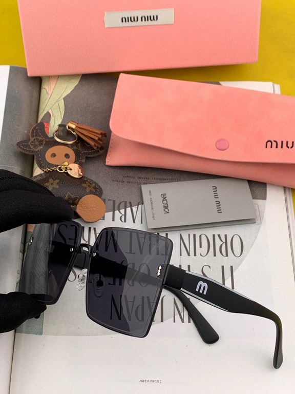 MIUMIUMUMU  20223 spring new   shiny new models bright debut    sunglasses tide fine personality design simple fashion counter quality worth having absolutely tide explosion Enhance personal taste of the fashion single p