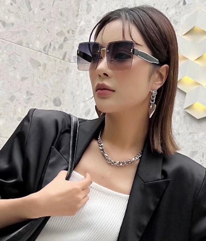 MIUMIUMUMU  20223 spring new   shiny new models bright debut    sunglasses tide fine personality design simple fashion counter quality worth having absolutely tide explosion Enhance personal taste of the fashion single p