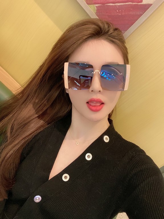 [miumiu polarized]  2022 new   fashionable and elegant sunglasses for women Sunglasses   to create a calm frame, the classic version of the combination of the new creative   inadvertently radiate a superb and extraordina