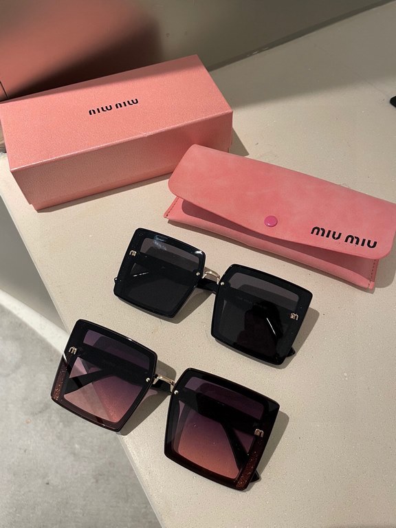 miumiu [tr polarized series].2023 New Polarized Sunglasses Style Multi .The classic square frame design is not picky about face shape, and it is very elegant whether it is paired with a coat or a dress.Polarized lenses p