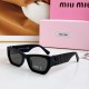 The color to ~ high version of the large logo non-market general merchandise!MIUMIU sunglasses can be salty and sweet!!!! I love it so much!How can beautiful women not have a pair of good-looking sunglassesThis style of 