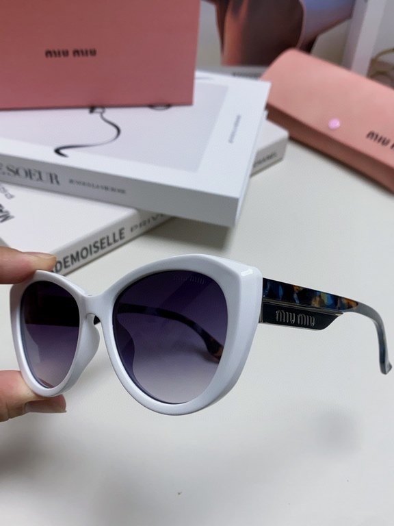 MiuMiu Miu Miu 2024 sunglasses female high-class sense cat-eye frame era teenage group the same sunglasses Ms. pop-ups