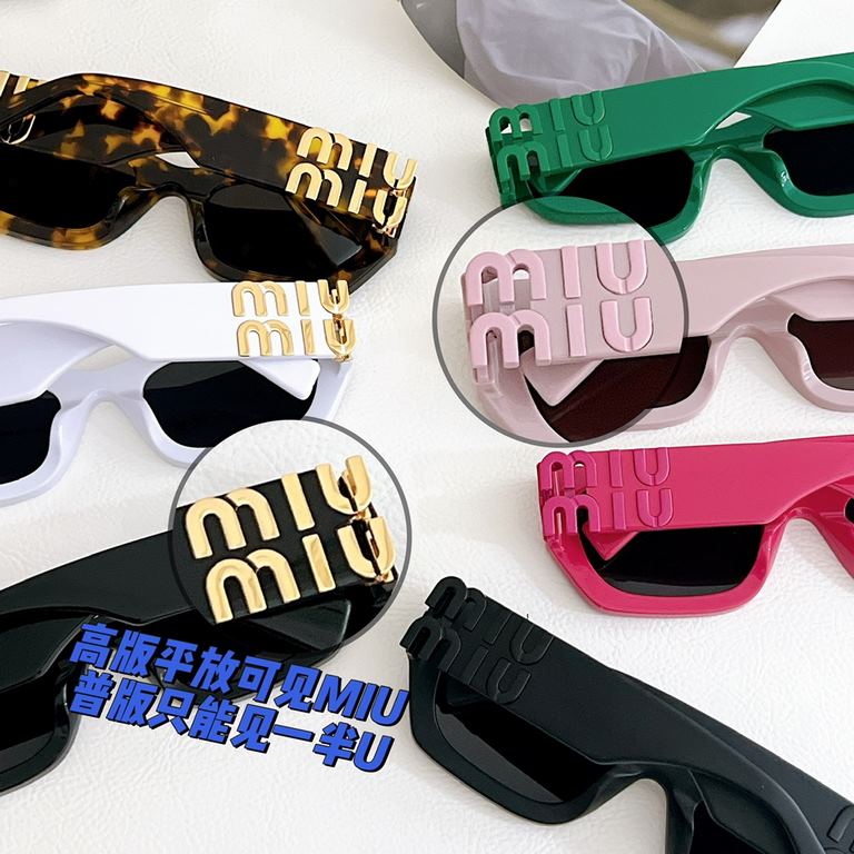 High version of the large logo non-market general merchandise   MIUMIU sunglasses are salty and sweet!!!! Love it so much!How can beautiful women not have a pair of good-looking sunglassesThis style of sunglasses is real