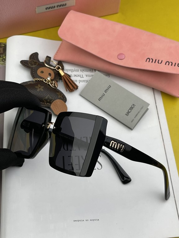 [miumiu polarized]  2023 new   fashionable and elegant sunglasses for women Sunglasses   to create a calm frame, the classic version of the combination of the new creative   inadvertently radiate a superb and extraordina