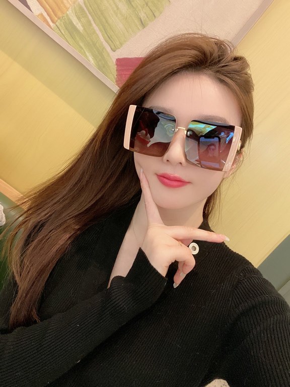 [miumiu polarized]  2023 new   fashionable and elegant sunglasses for women Sunglasses   to create a calm frame, the classic version of the combination of the new creative   inadvertently radiate a superb and extraordina