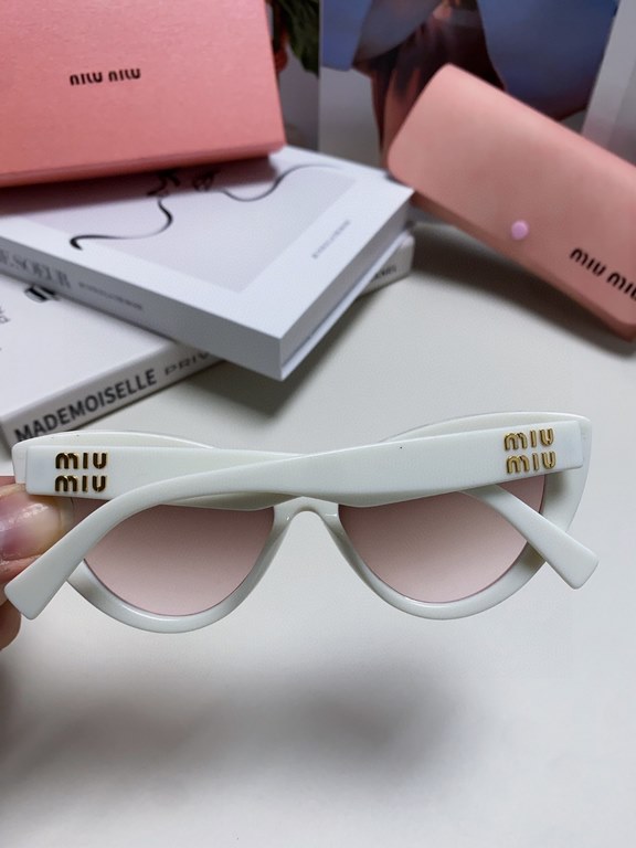 miumiu miu miu cat eye sunglasses, exquisite MiuMiu small logo, each big netroots blogger recommended!