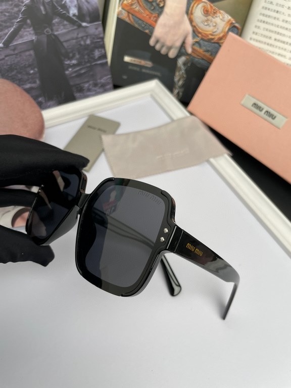 2022 New Brand miumiu  Miu Miu Women's Polarized Sunglasses  TR90 Frame   Imported Polaroid HD Polarized Lenses,   No. 9002