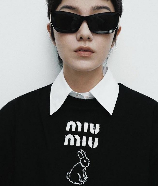 MIUMIU SMU09W High version on the face picture