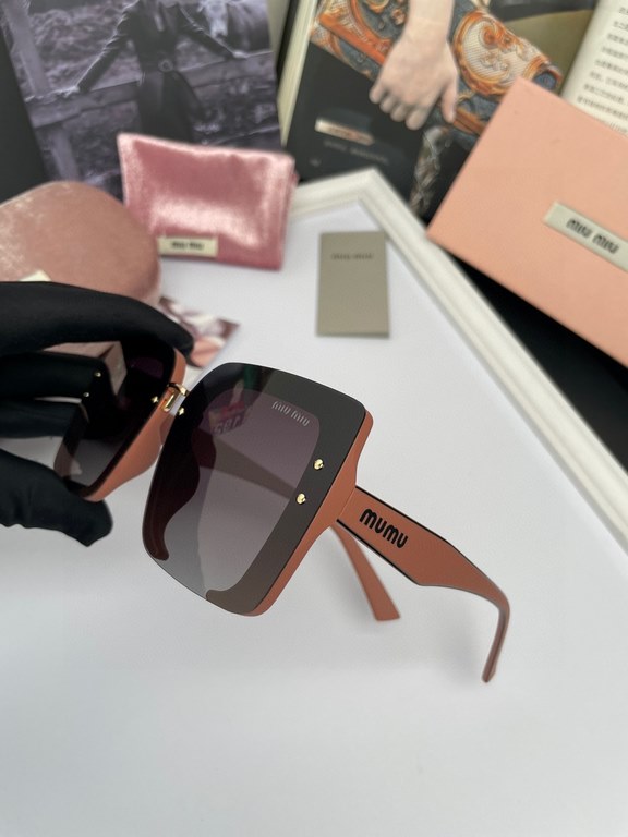 . Brand,   Miu Miu miumiu women with the same original single polarized sunglasses   TR90 slice frame   Imported Polaroid HD polarized lenses. Large frame fashion sunglasses  , high-end mirror leg design, the quality is 