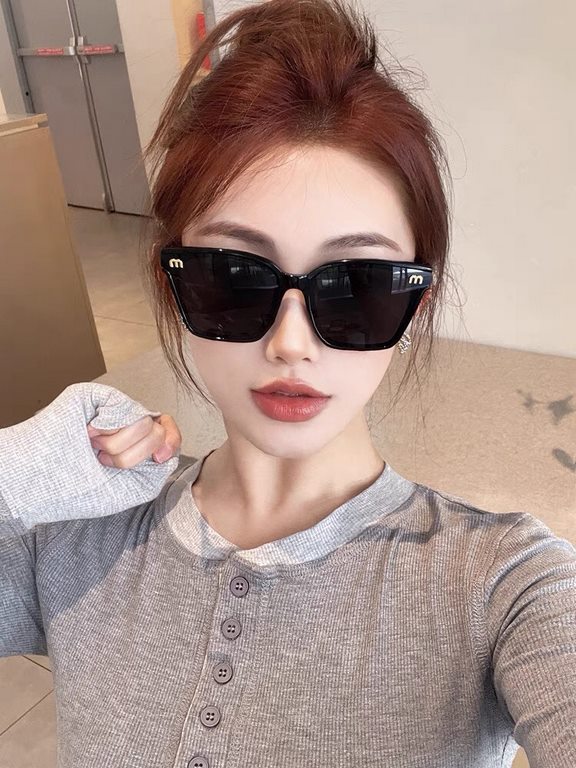 miumiu Korean square large frame sunshade sunglasses female models tide round face show face small cat's eye modeling advanced sense of driving sunglasses