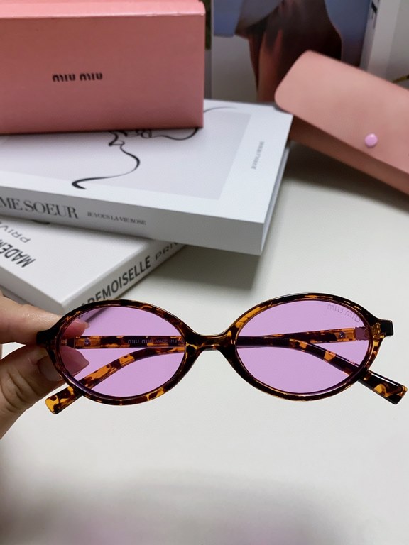 MIUMIU Miu Miu Zhang Yuanying models book nerd retro small round frame sunglasses for men and women 2024 new high-level sense of sunglasses sunshade UV oval street shooting