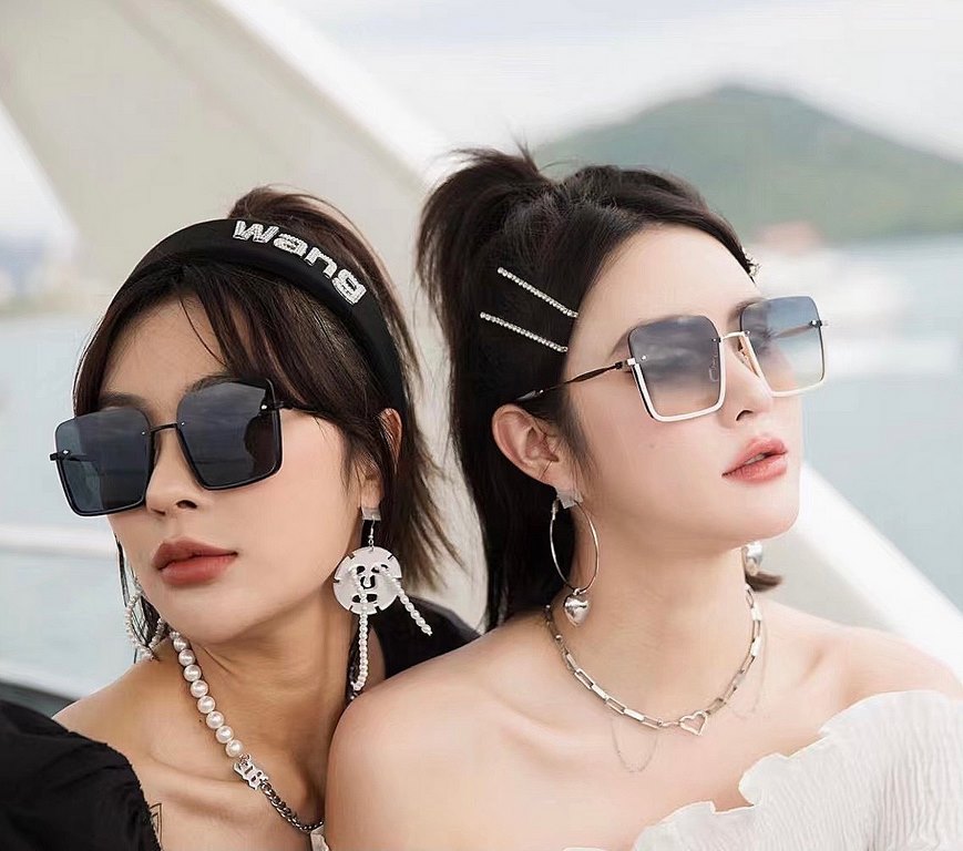 MIUMIU   2022 Fashion Trend Luxury Decorative Sunglasses Nylon Polarized HD Sunglasses Star Poster Models Ultra-high complexity craftsmanship Stereoscopic texture full of    Seriously look at the details ha   Spot  Model