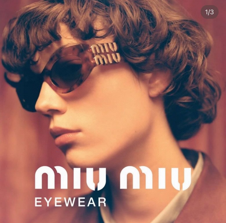 Tall version of the big logo 11WMIUMIU sunglasses are salty and sweet!!!! Love it so much!How can a beautiful woman not have a pair of good-looking sunglassesThis style of sunglasses is really nice!The miumiulogo on both