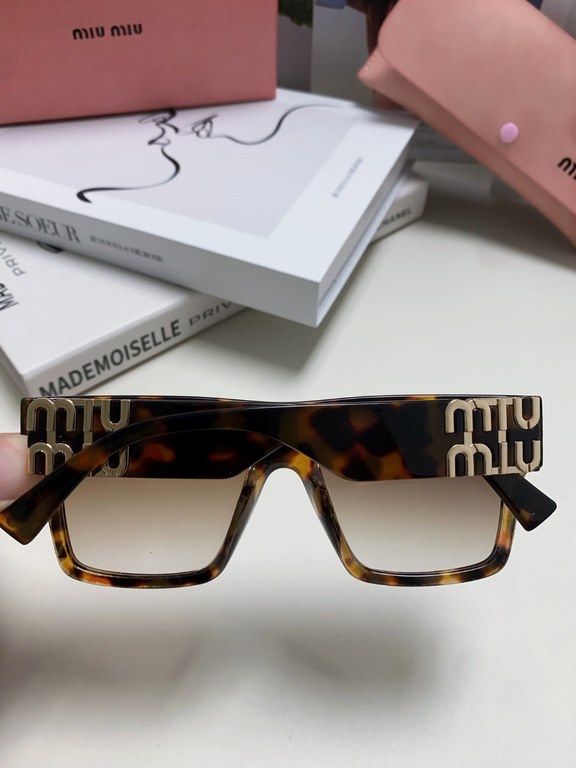 MIUMIU fallacy this year's strongest style women's large frame square frame modification face shape simple large face ladies sunglasses