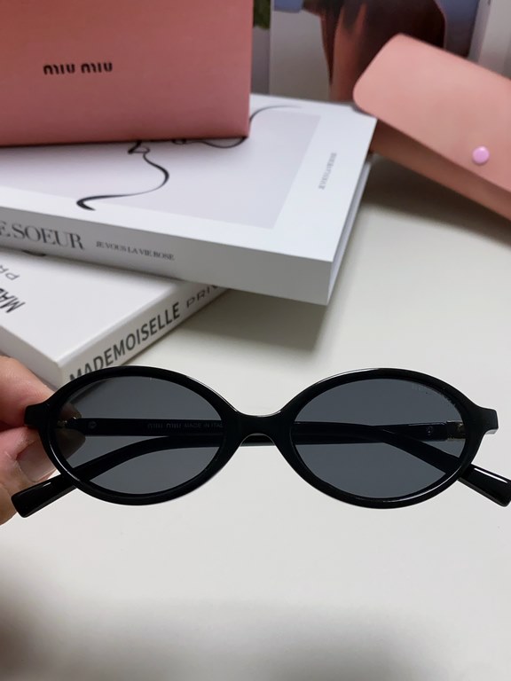 MIUMIU Miu Miu Zhang Yuanying models book nerd retro small round frame sunglasses for men and women 2024 new high-level sense of sunglasses sunshade UV oval street shooting